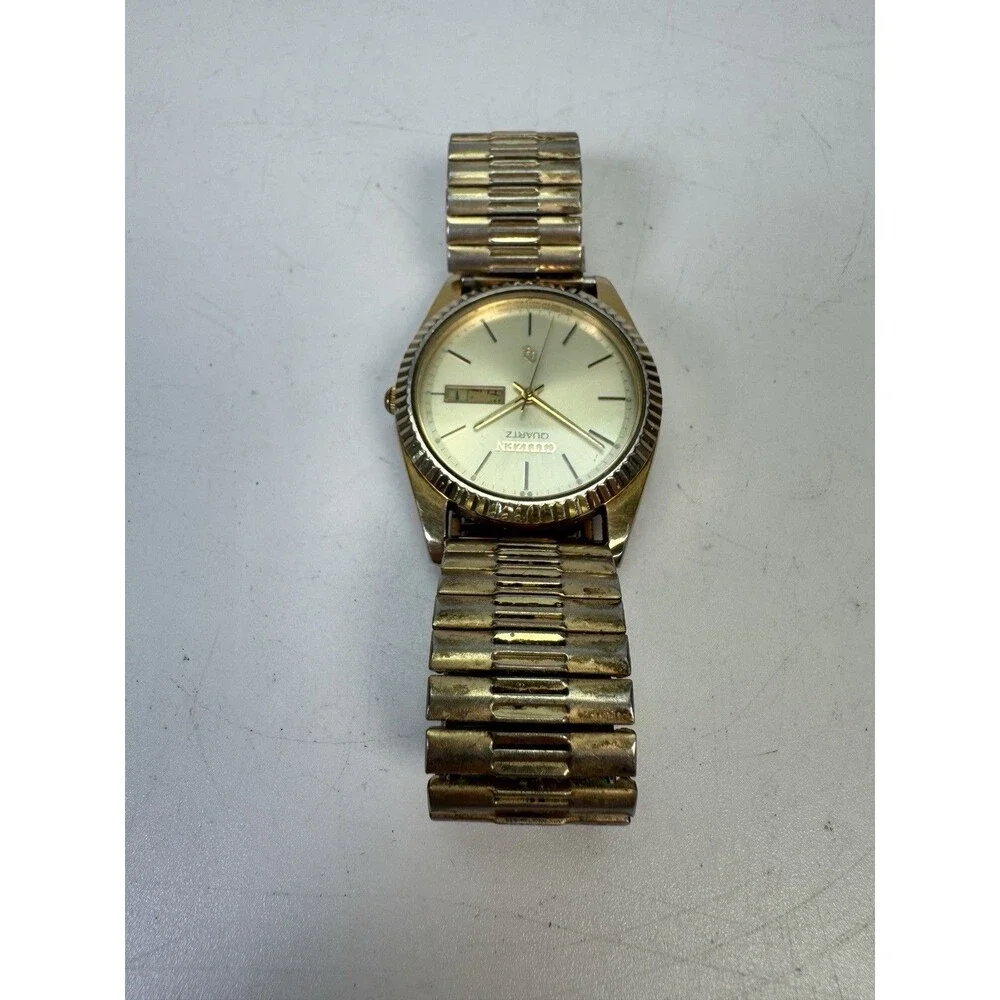 Vintage Citizen Quartz Day Date Watch 7230-081 Gold Tone Speidel Band Untested
